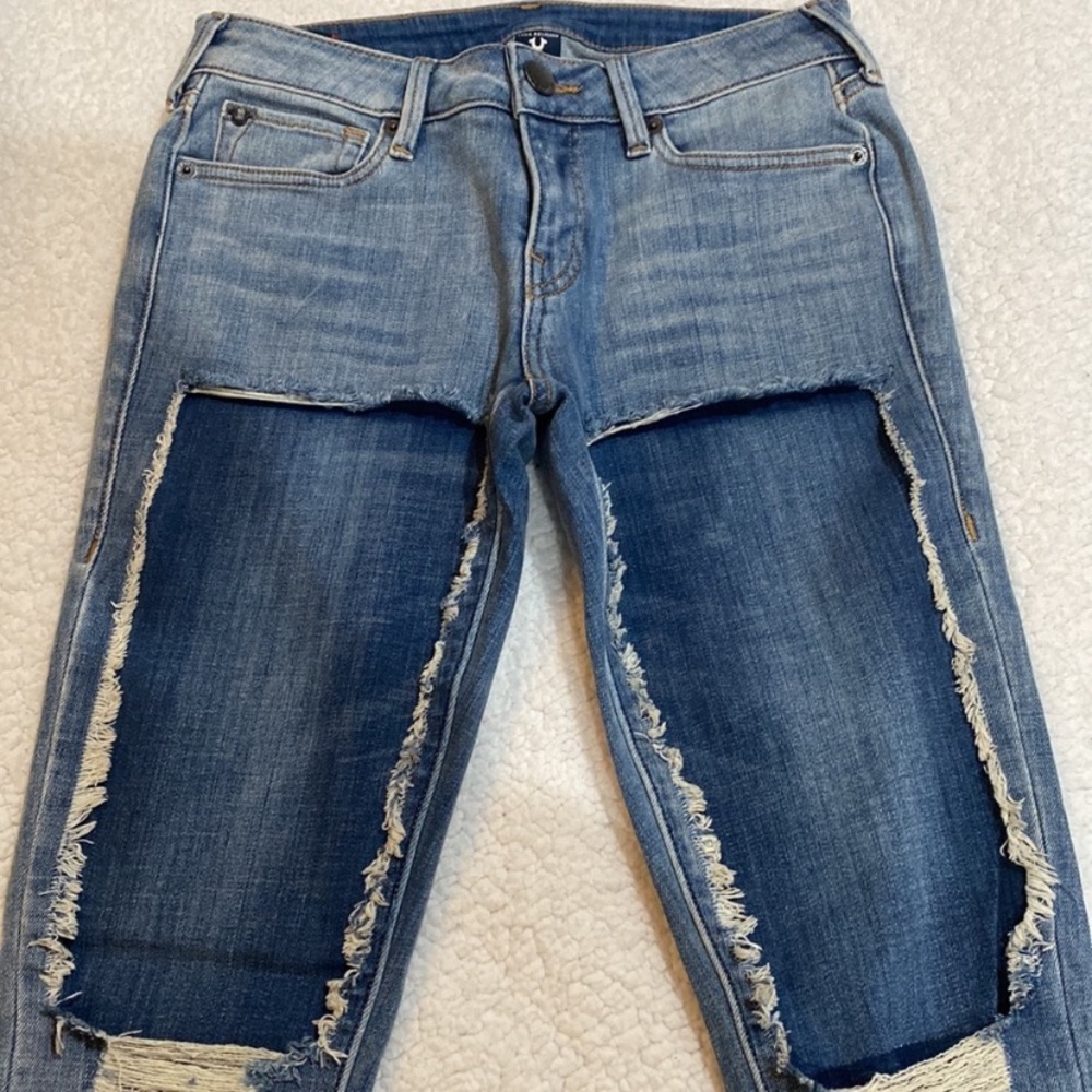 SEARCHING THESE TRUE RELIGION SKINNY JEAN IN SIZES 28 29 THANKS